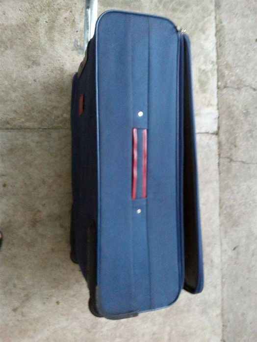 ВалізаПЛАСТИКОВА на колесах. чемодан. 64см