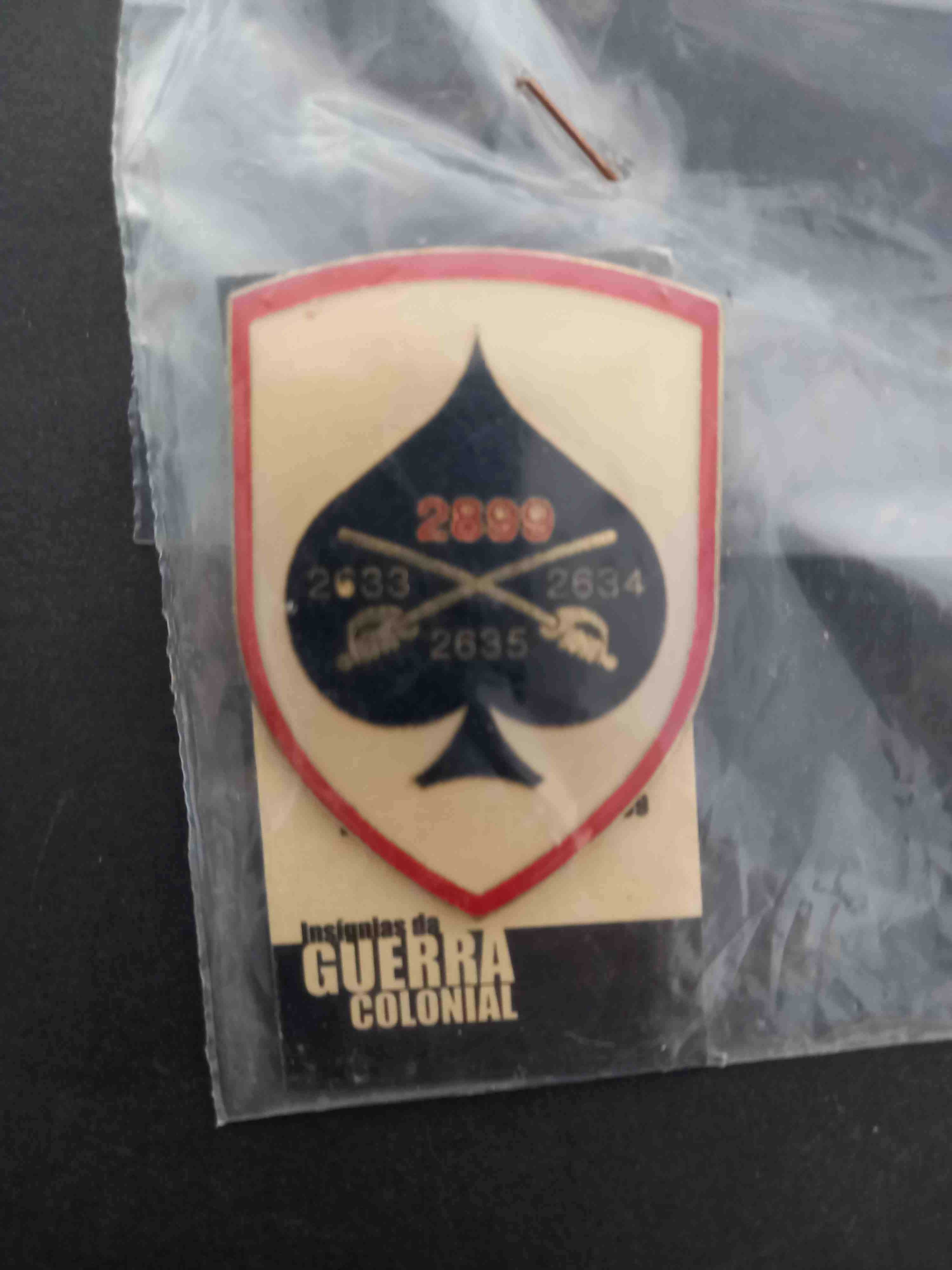 Crachás/Insígnias da Guerra Colonial - Coleção do Diário de Notícias