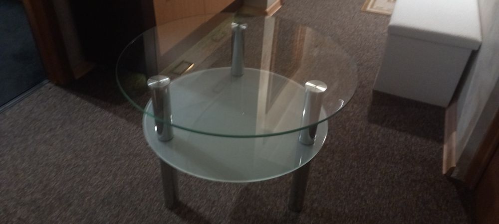 Mały szklany stolik