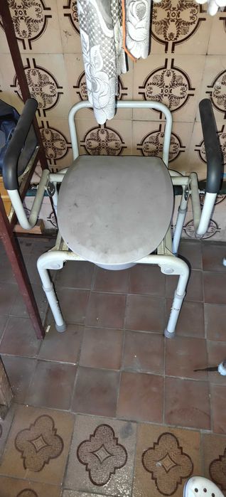 Переносной туалет для людей с инвалидностью очень прочний