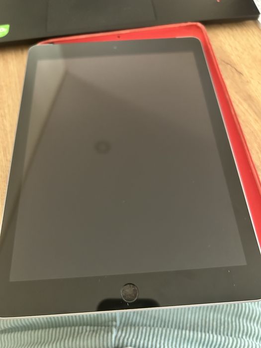 IPad 6a Gen | 128GB (wifi + telemovel) + capa