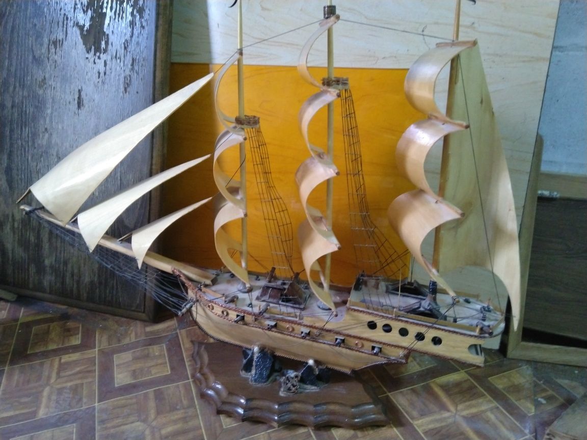 Продам корабль деревянный
