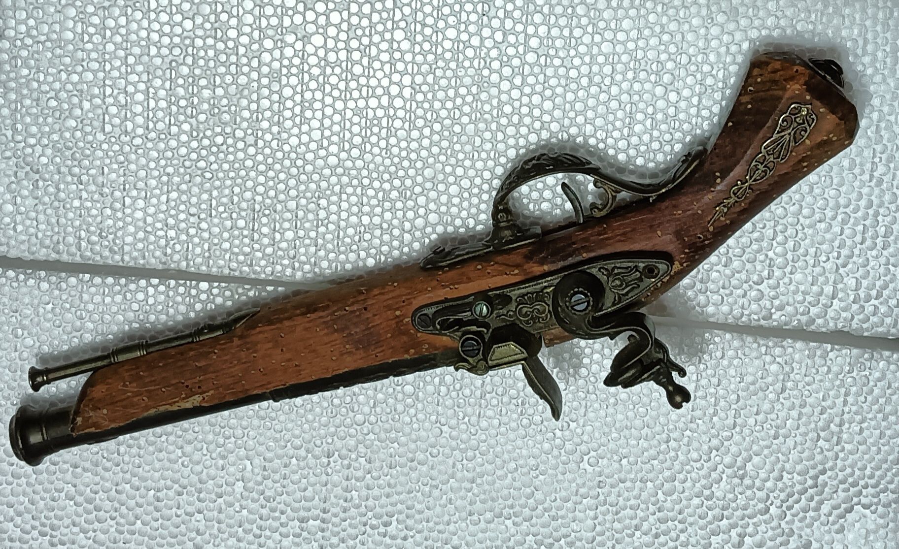 Pistolas decorativas.