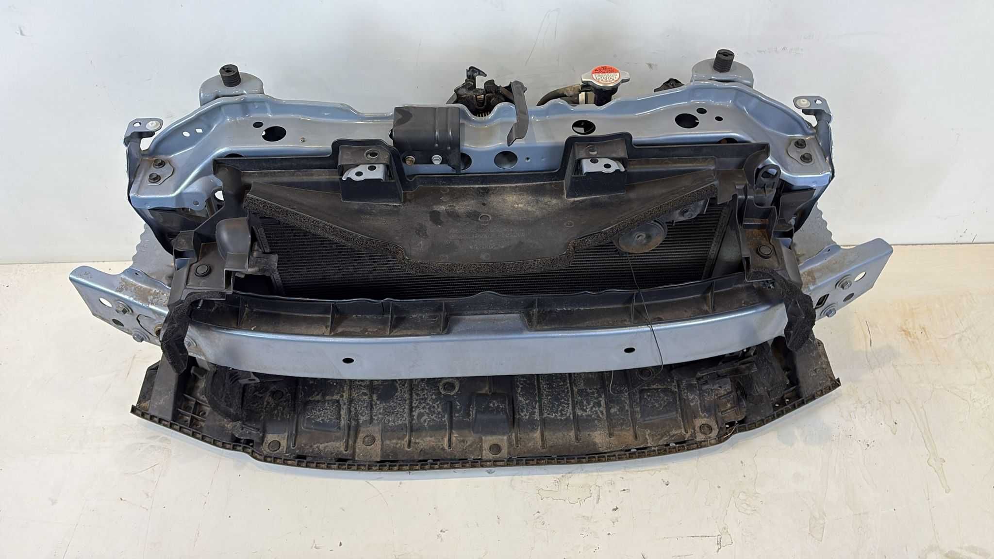 Toyota Yaris 3 Hybrid 2015–2019 – Pas przedni kompletny