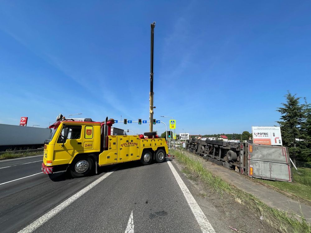 Holowanie TIR Pomoc drogowa 24h holowanie ciężarowe serwis A2