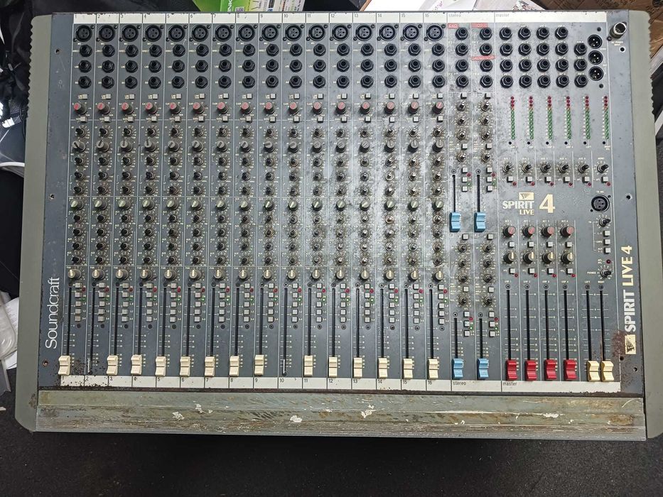 *VENDO* Mesa de Mistura Analógica SoundCraft Spirit Live 4 (16Canais)