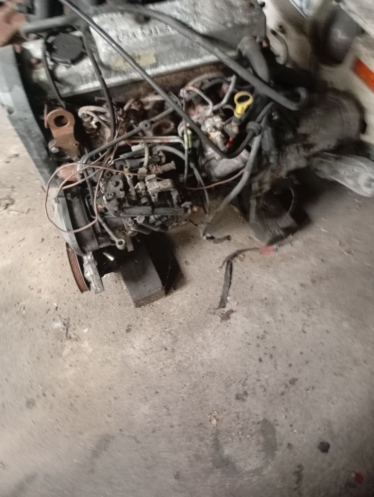 Vendo motor Ford 1800 com caixa de velocidades. 1994