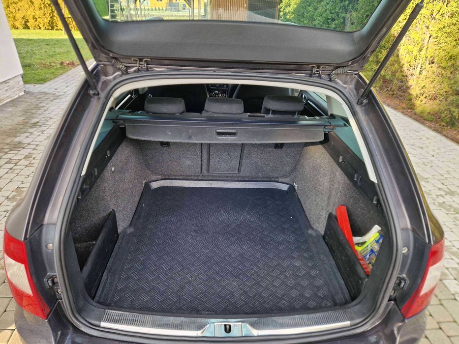 SKODA SUPERB 1.6 TDI KOMBI 2011r.  271000 km