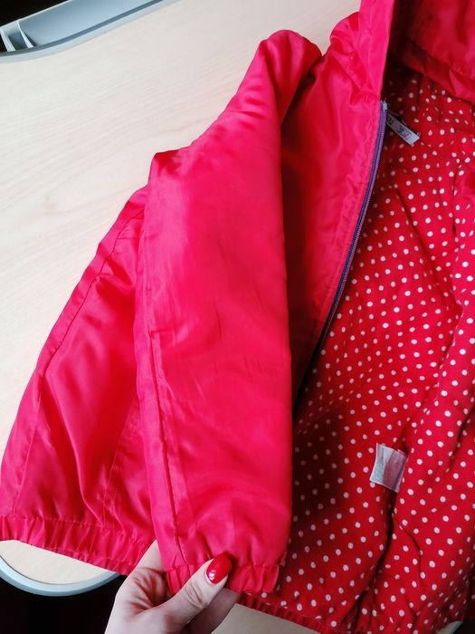 Курточка / ветровка на девочку 128 размера