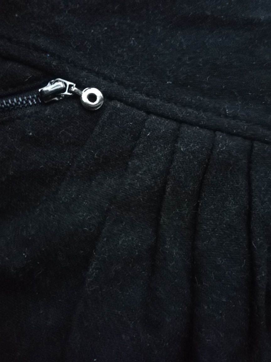 Czarna mini spódniczka Reserved, rozmiar 34