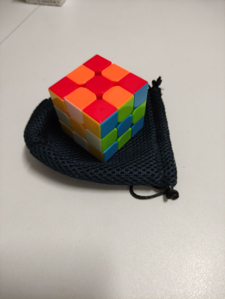 Cubo mágico "QiYi Mo Fang Ge 3x3x3 Stickerless" "