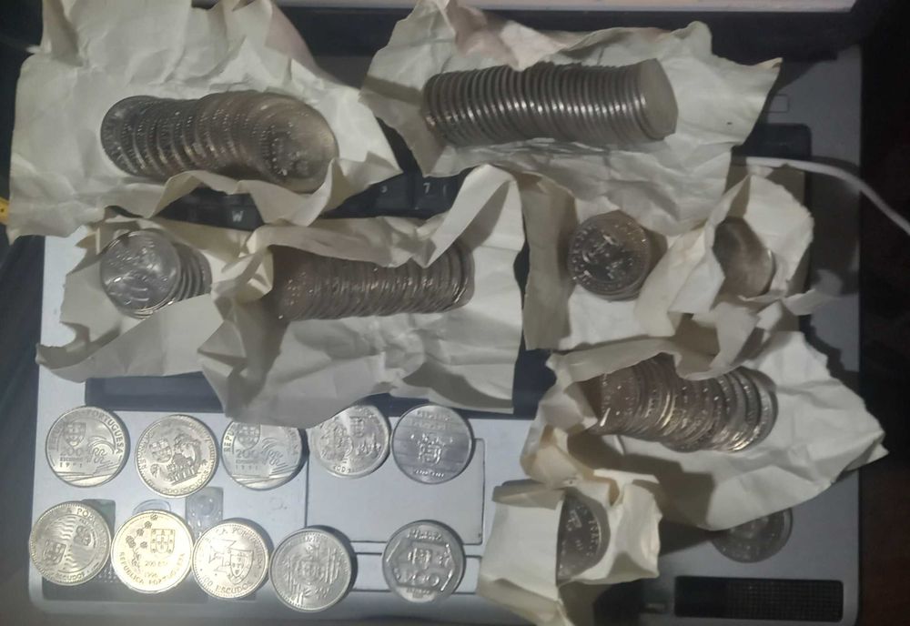 Moedas Comemorativas (novas). De prata, cupro níquel e bimetalicas.