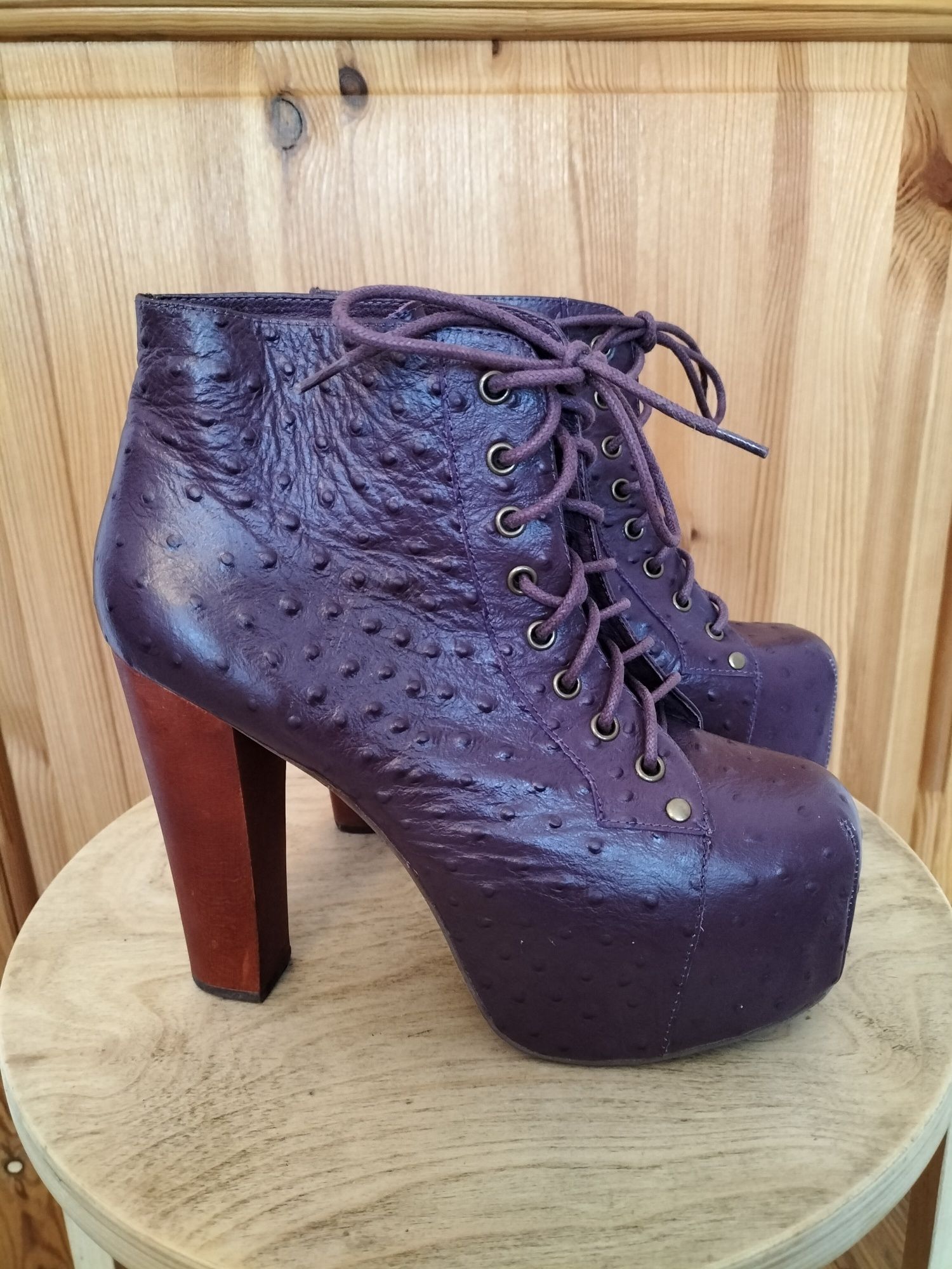 Bardzo oryginalne, ręcznie robione buty