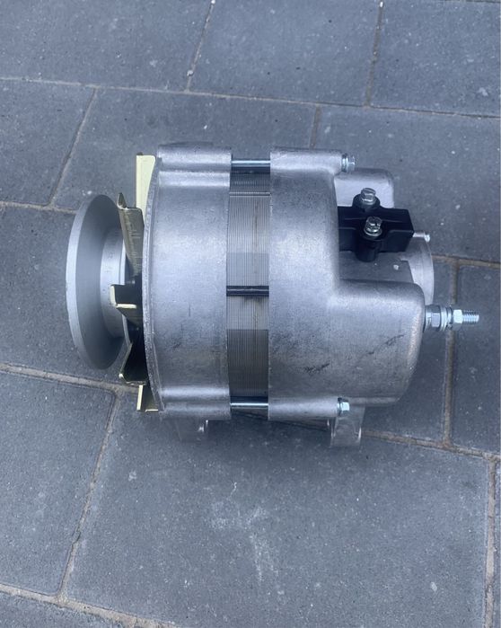 Генератор на автомобіль ЗІЛ 130