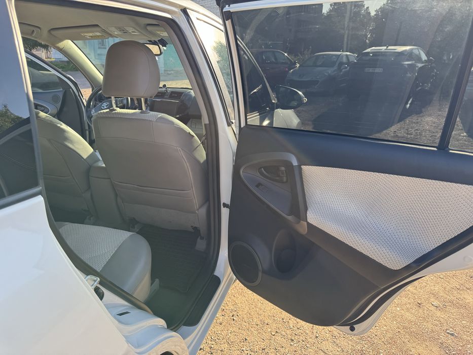 Toyota rav4, electric 42kw запас ходу 150-170км