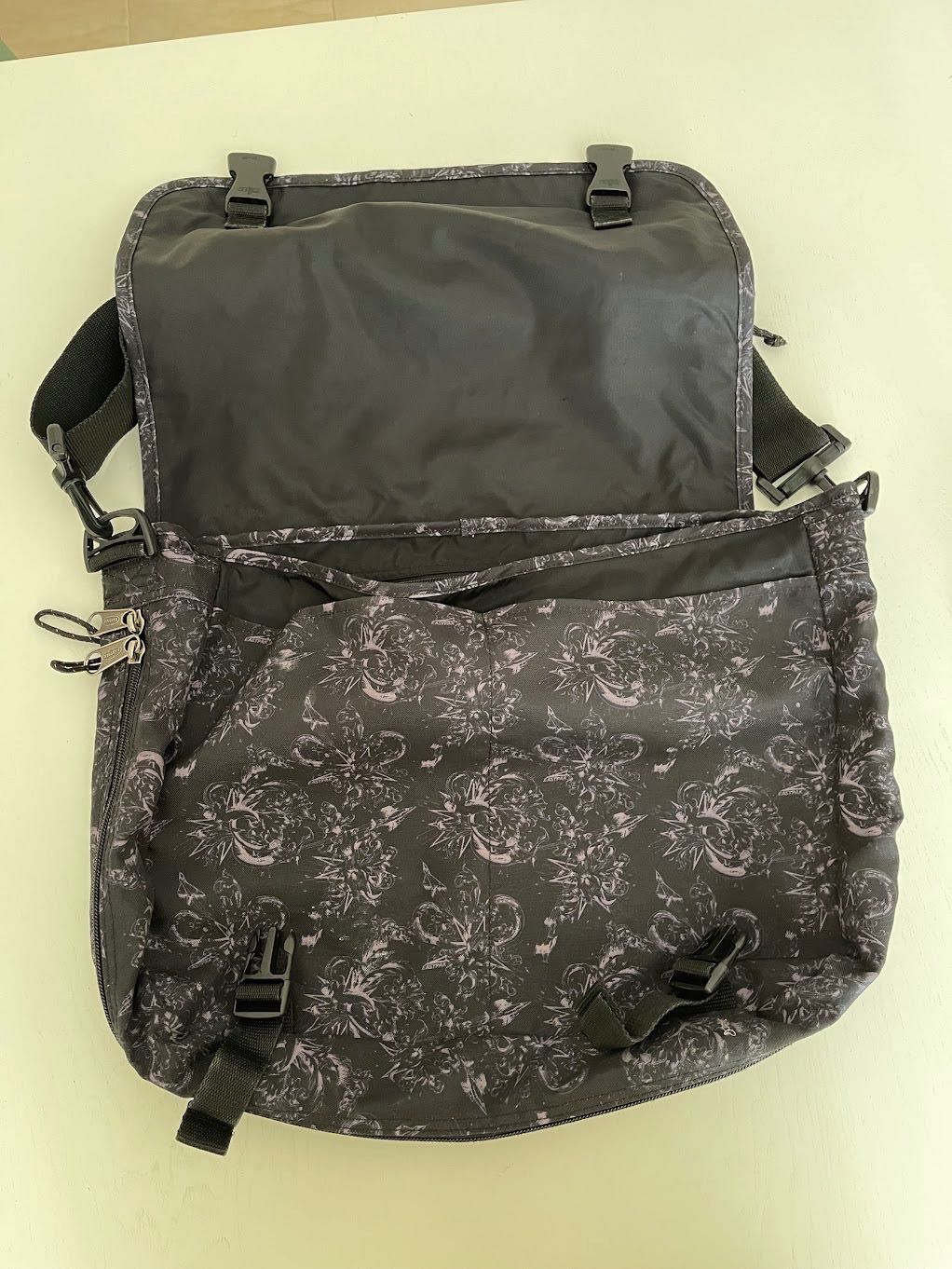 Mala a tiracolo com padrão Eastpak