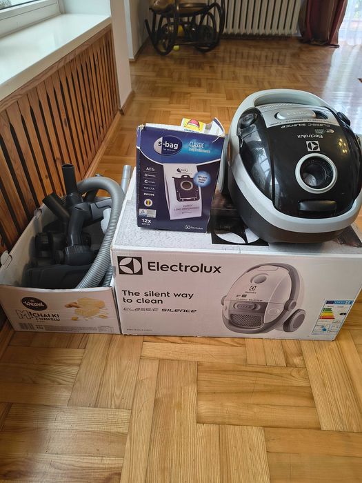 Odkurzacz workowy marki Electrolux Silencer ECS54B 69 dB
