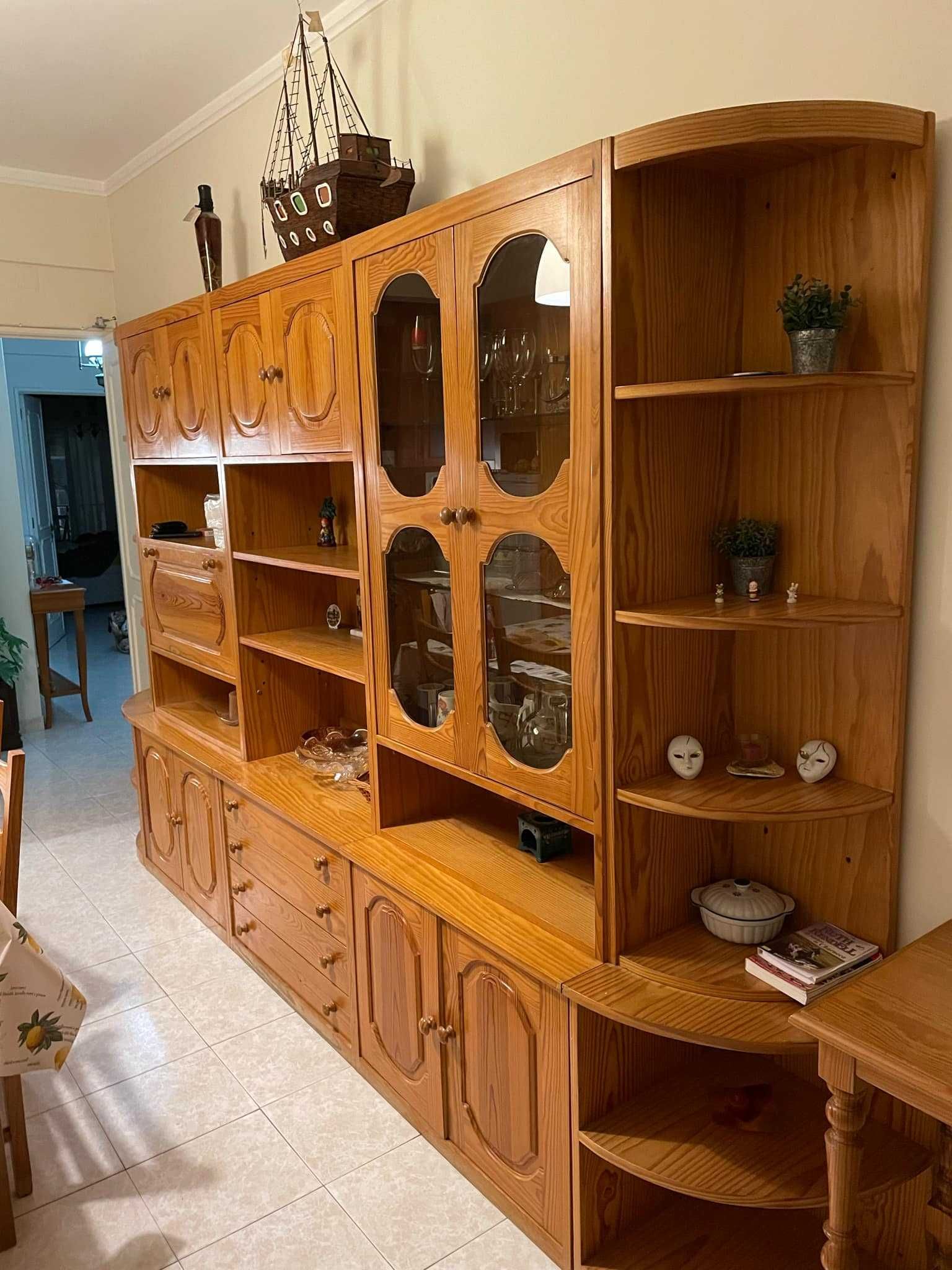 Armário de Sala com muita arrumação