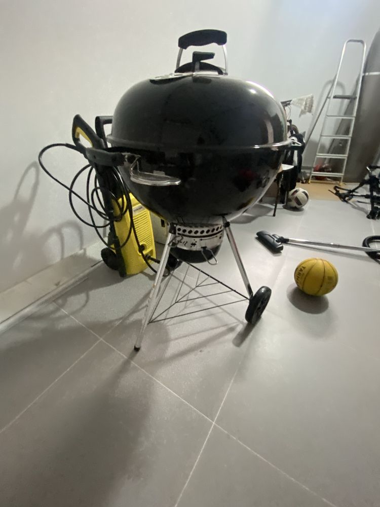 Barbecue Grelhador a carvao Weber master touch E-5750