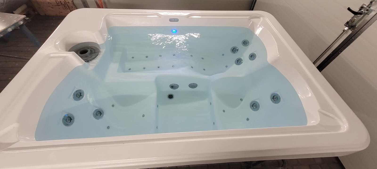 HIT Jacuzzi SLIM 210 x 150cm WiFi smart 3 osobowe Hydromasaż Filtracja