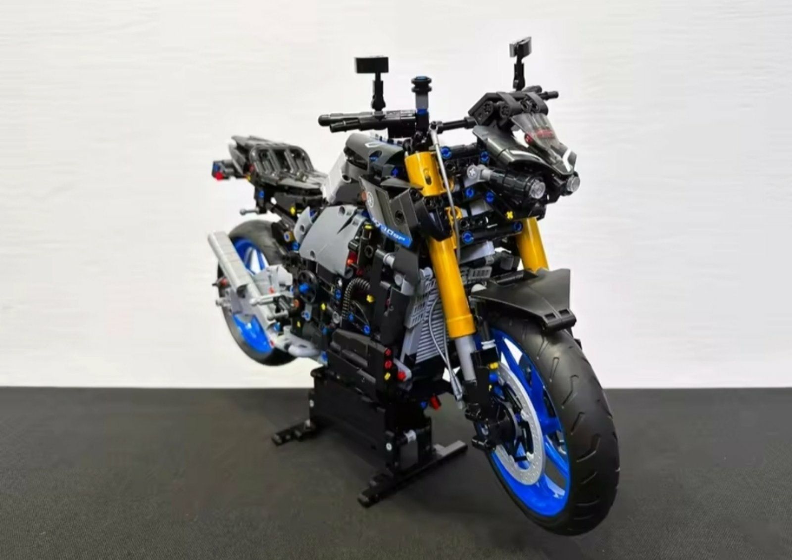 Конструктор мотоцикл Yamaha MT 10 S  . 1478 деталей Lego Technic 42159