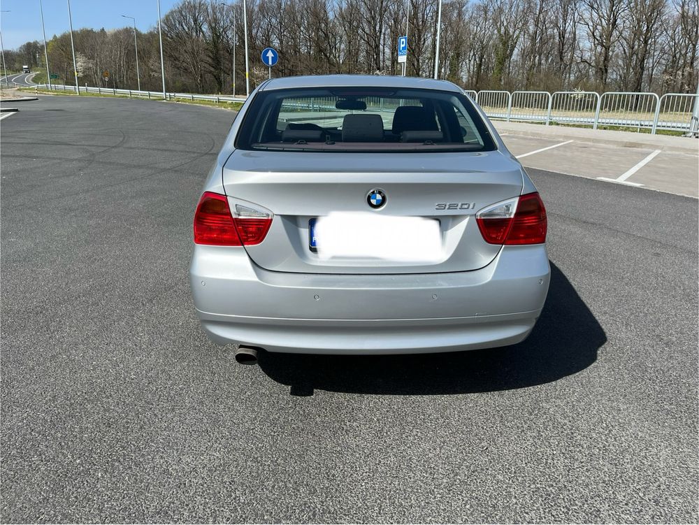 Sprzedam BMW E90 320i 2007r