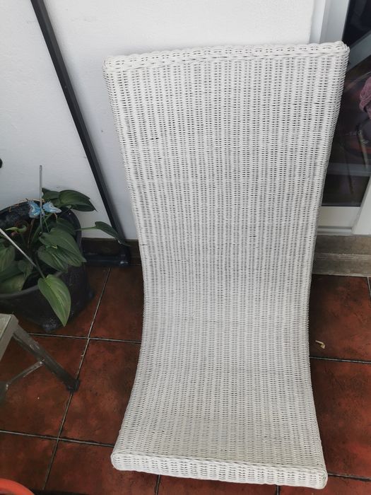 Cadeira exterior com almofada.