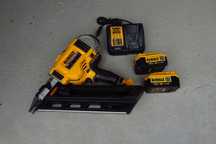 Gwoździarka DeWalt DCN690  Made in Czech