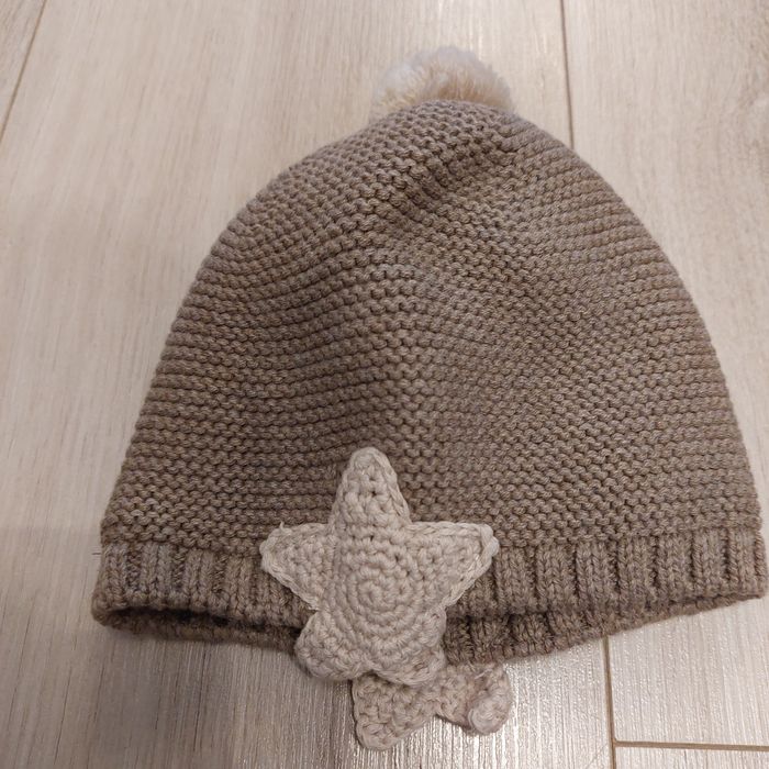 Beżowa czapeczka dziecięca Zara rozm. 1-6 miesięcy