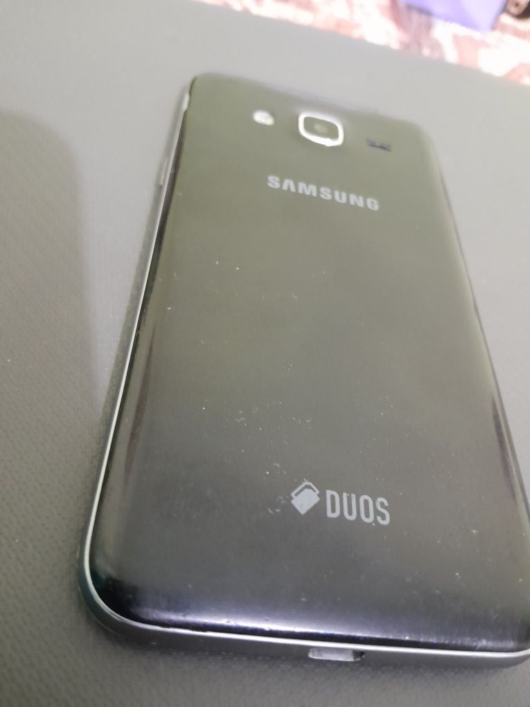 Samsung J3 (SM J320h) телефон в робочому стані.