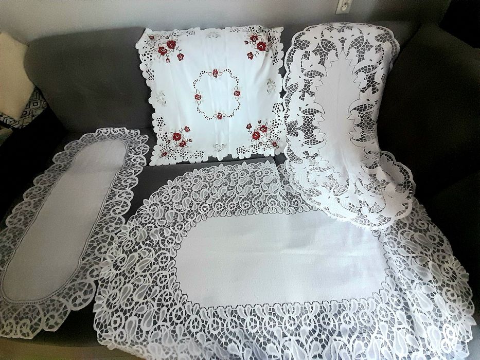 Obrus x 4 zestaw obrusów haftowany obrus