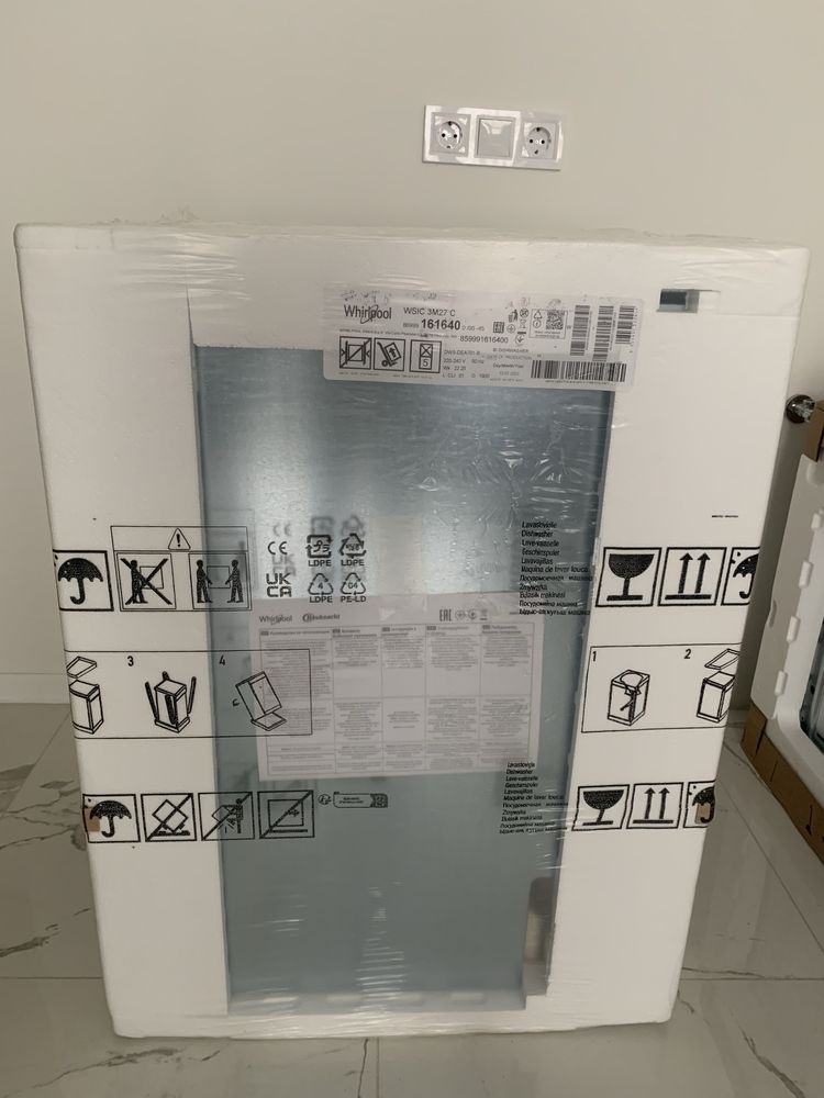 Посудомийна машина Whirlpool WSIC 3M27 C