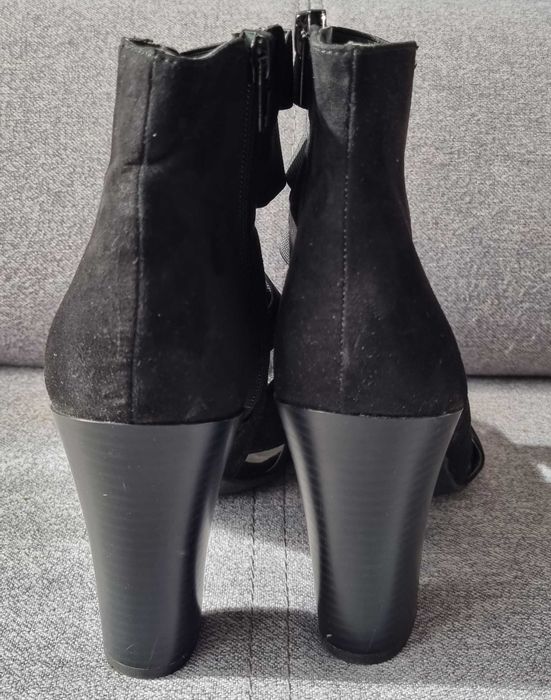 Guess czarne  buty na obcasie roz38 zamsz gumka stan bardzo dobry