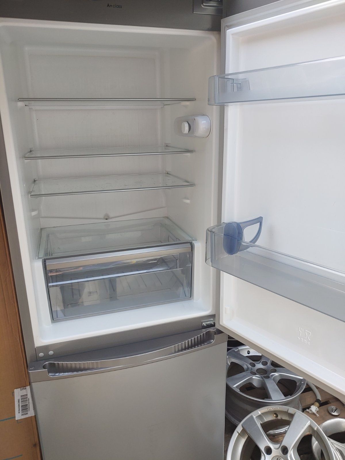 Холодильник Баукнехт-Вірпул, з Німеччини;178-186см.висотою,гарний стан