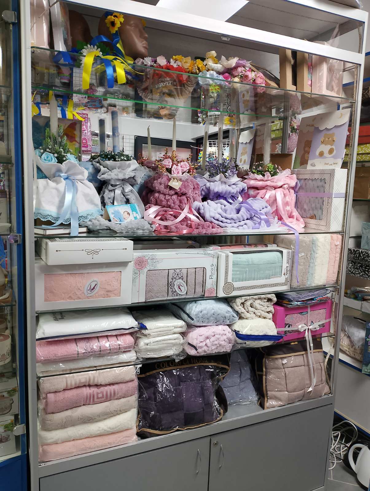 Продати скляну шафу