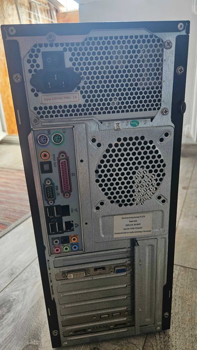 Komputer PC Pentium Dual E2220 2.40GHz 2GB RAM GeForce 210 320GB HDD