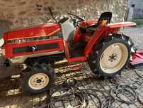 Gigante Trator, pequeno Yanmar F195 com alfaias