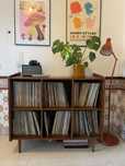 Móvel retro para discos de vinil