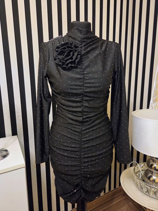 Sukienka czarna blink blink z róża 3D uniwersalna