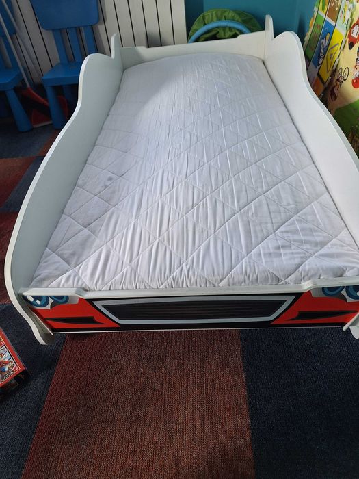 Łóżko w kształcie samochodu