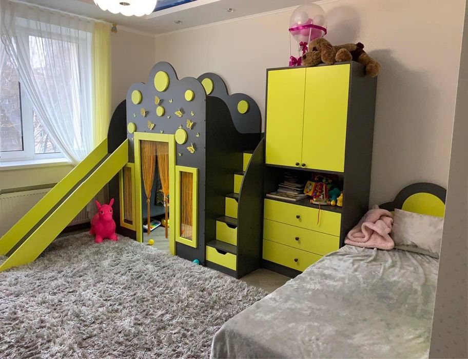 Комплект дитячих меблів