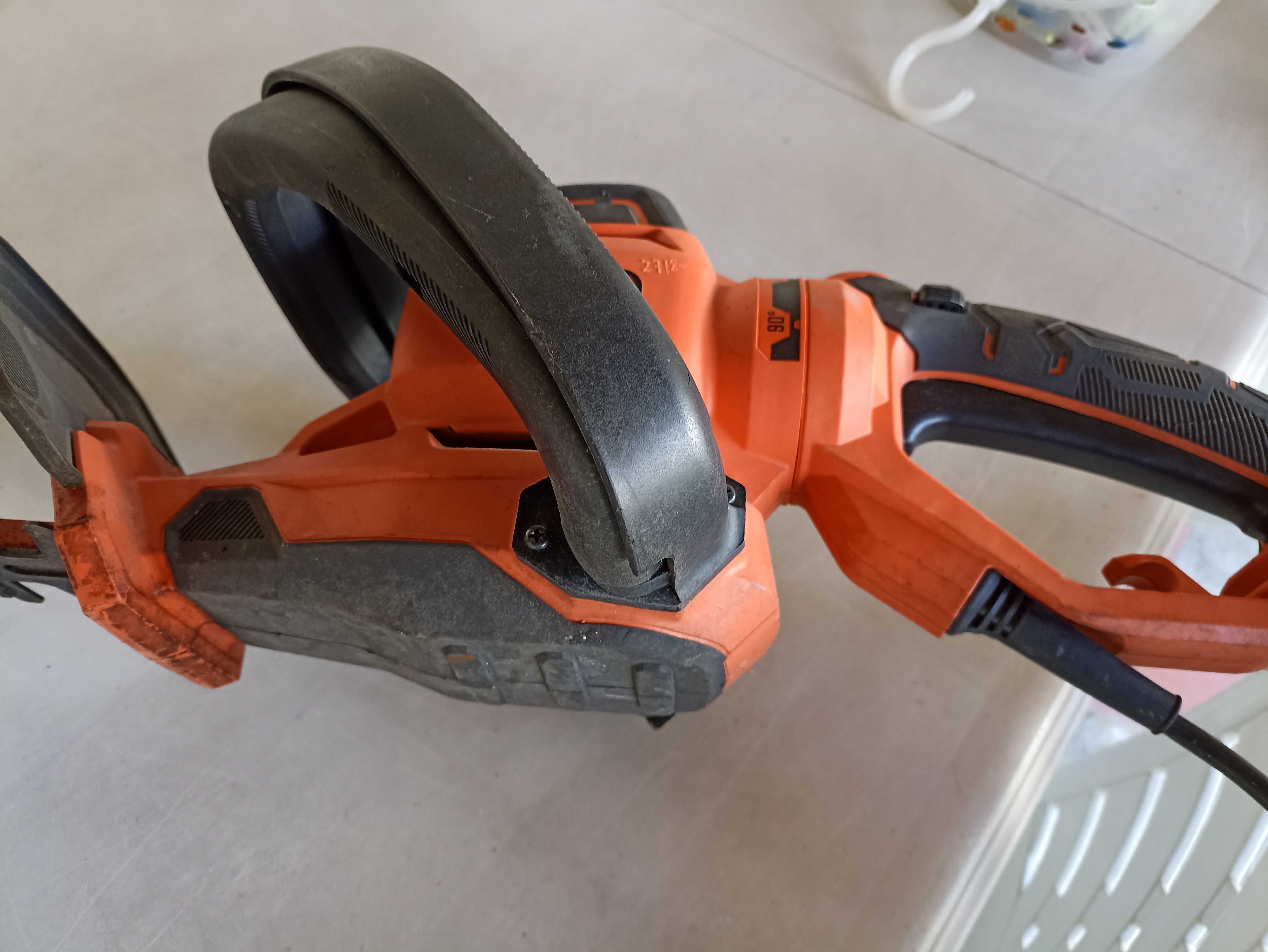 Corta Sebes Black & Decker