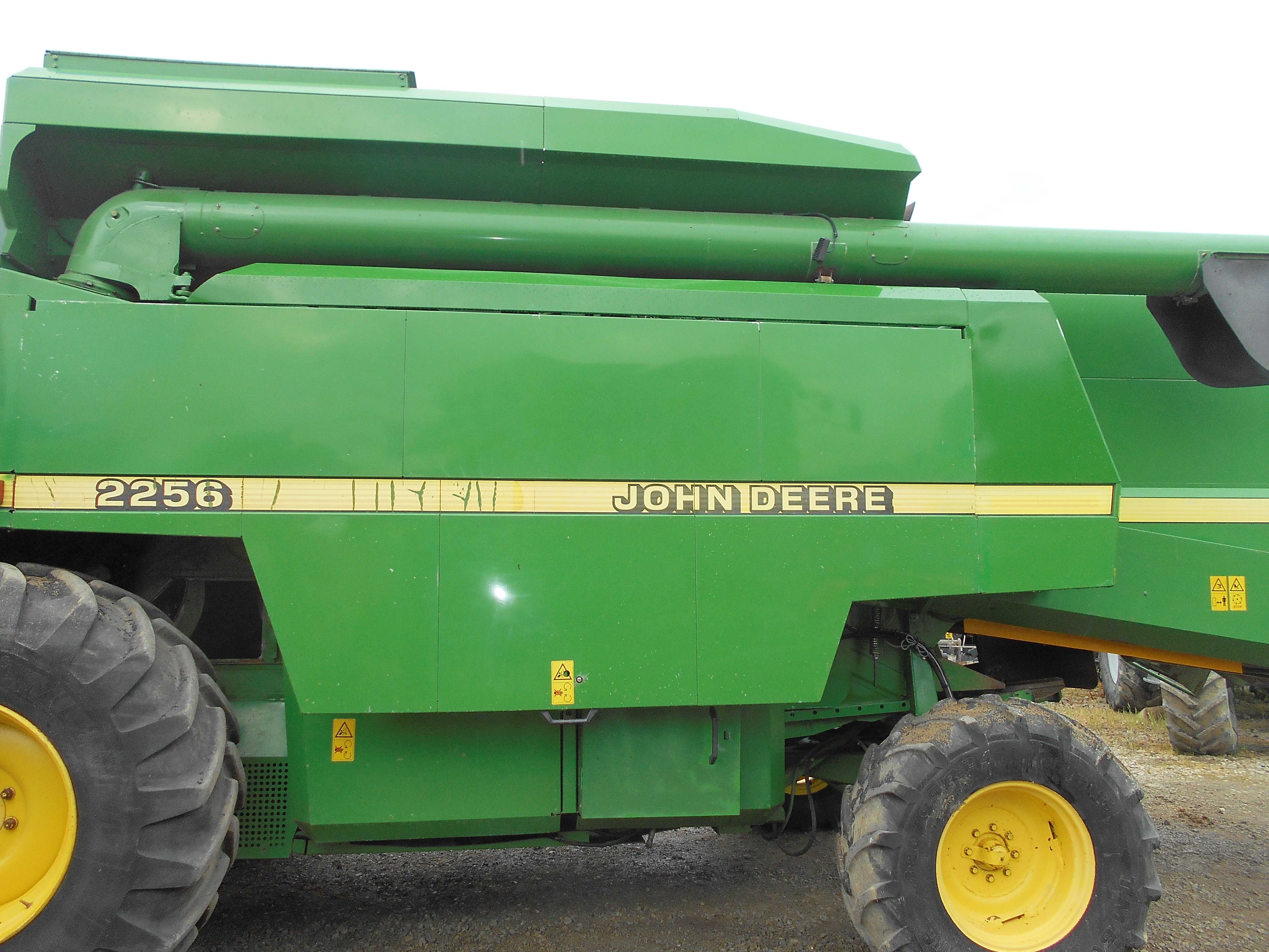 Kombajn John Deere 2256