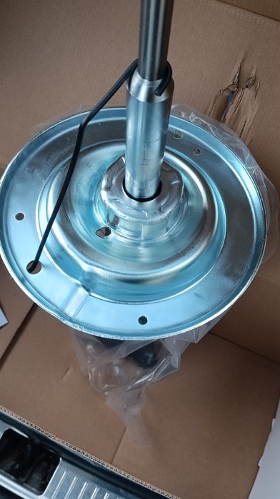 Продам передні стійкі на мерседес w 203