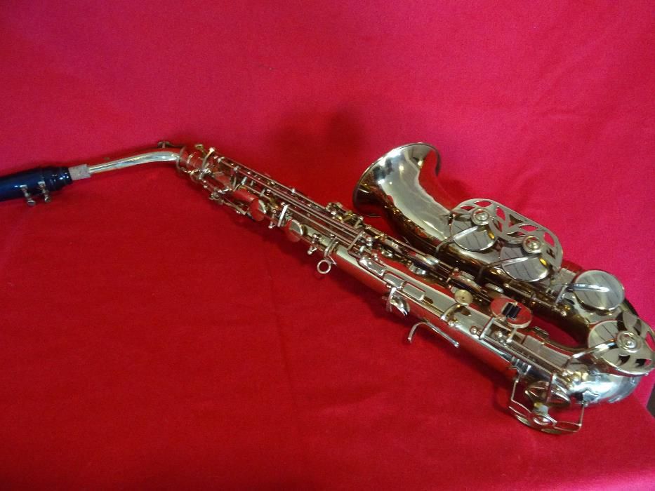 Saxofone Da Marca Jupiter com estojo