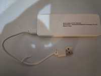 Powerbank 2400mAh + kabel micro USB.