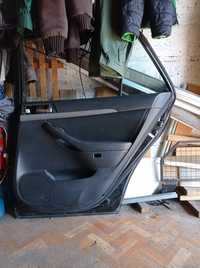 Drzwi do toyota Avensis kombi prawy tył 2007r.