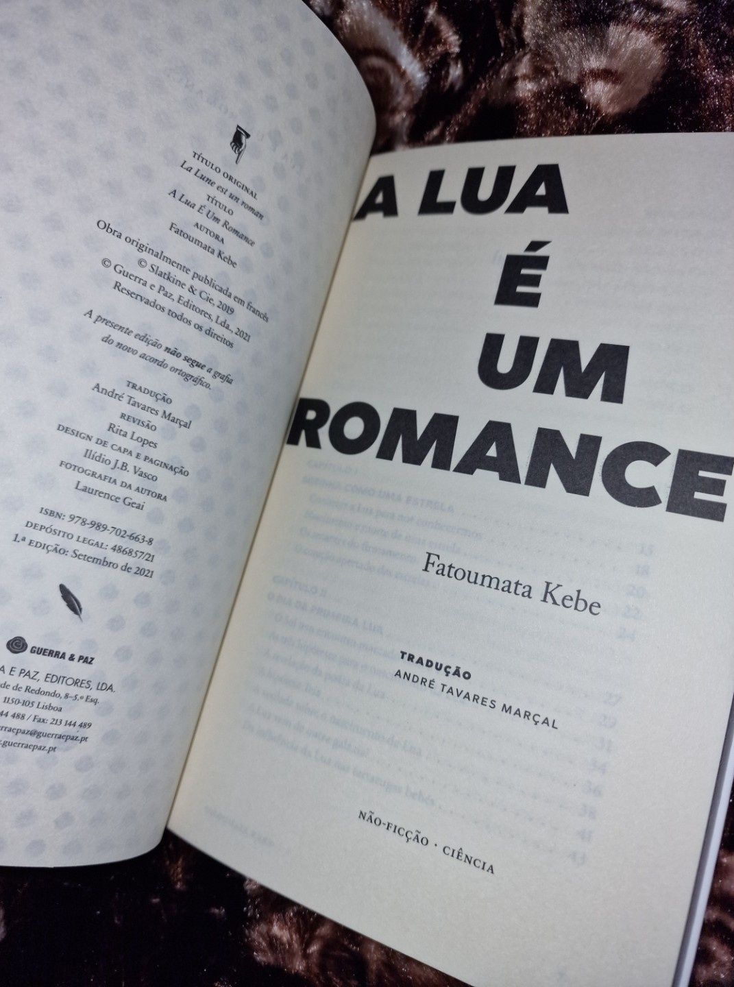 A Lua é um Romance de Fatoumata Kebe