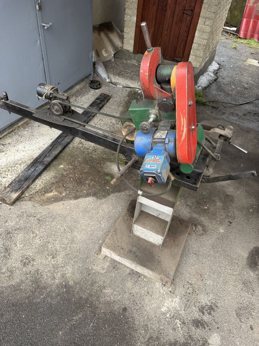 Заточний станок для заточки стрічкових пил