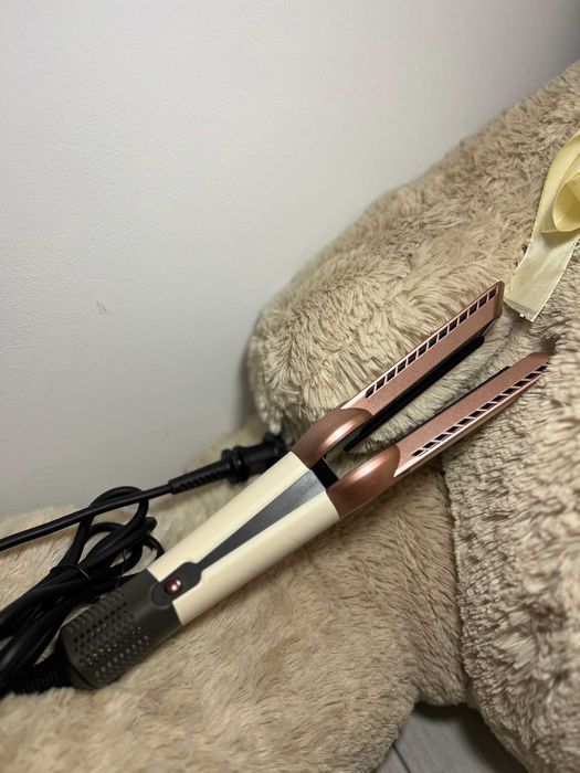 Випрямляч  з потоком повітря — безпечне вирівнювання Dyson Airstraiт